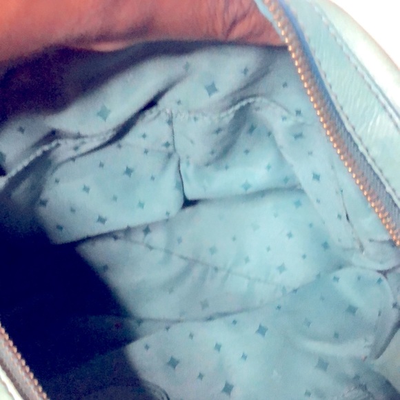 FOSSIL sea foam genuine leather bag. Silver hardware. 3 compartments inside. - Picture 17 of 17